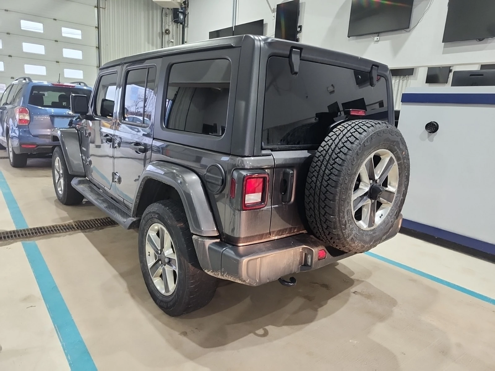 Jeep Wrangler * * CARFAX * * АВТО КРЕДИТ * * , снимка 3 - Автомобили и джипове - 54005345