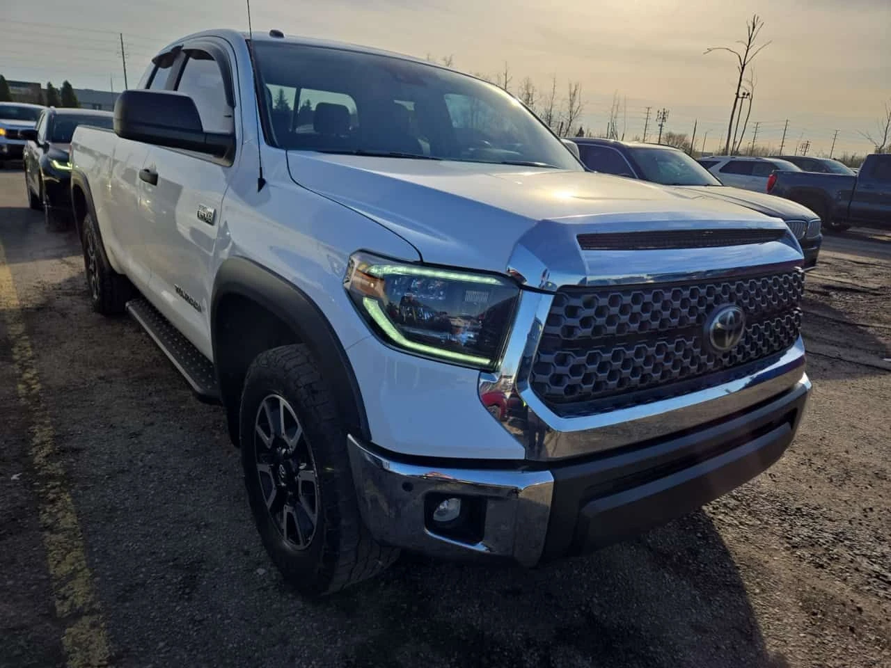 Toyota Tundra * SR5 PLUS CREW CAB STD BED * CARFAX * NAVI, снимка 2 - Автомобили и джипове - 54356470