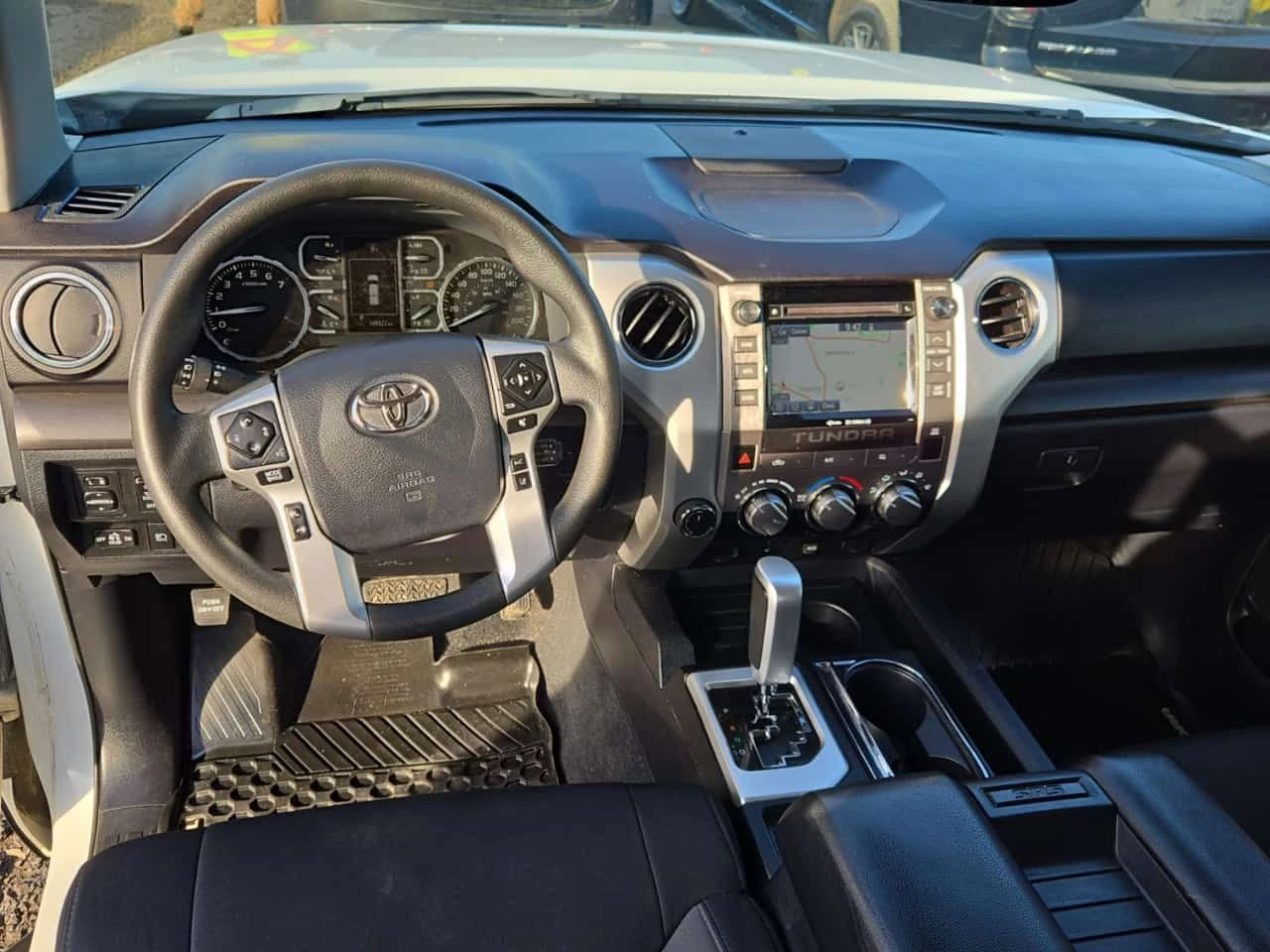 Toyota Tundra * SR5 PLUS CREW CAB STD BED * CARFAX * NAVI, снимка 10 - Автомобили и джипове - 54356470