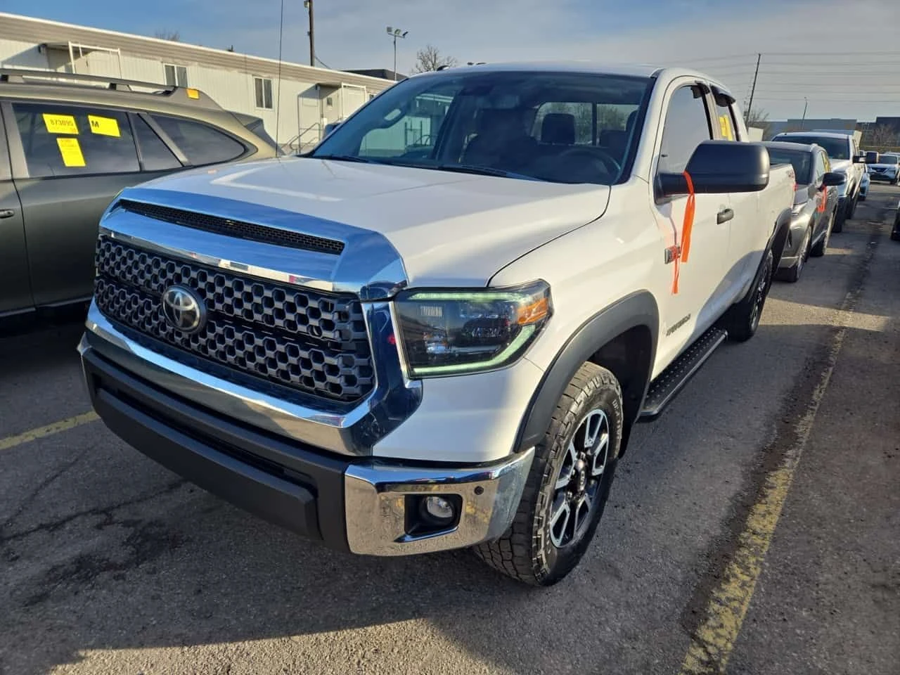 Toyota Tundra * SR5 PLUS CREW CAB STD BED * CARFAX * NAVI