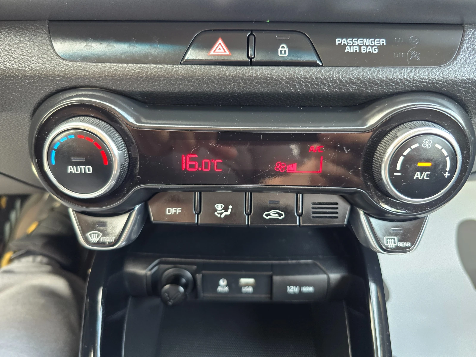 Kia Stonic 1.4I-100K.C-GPL-NAVI-EURO6, снимка 15 - Автомобили и джипове - 54357709