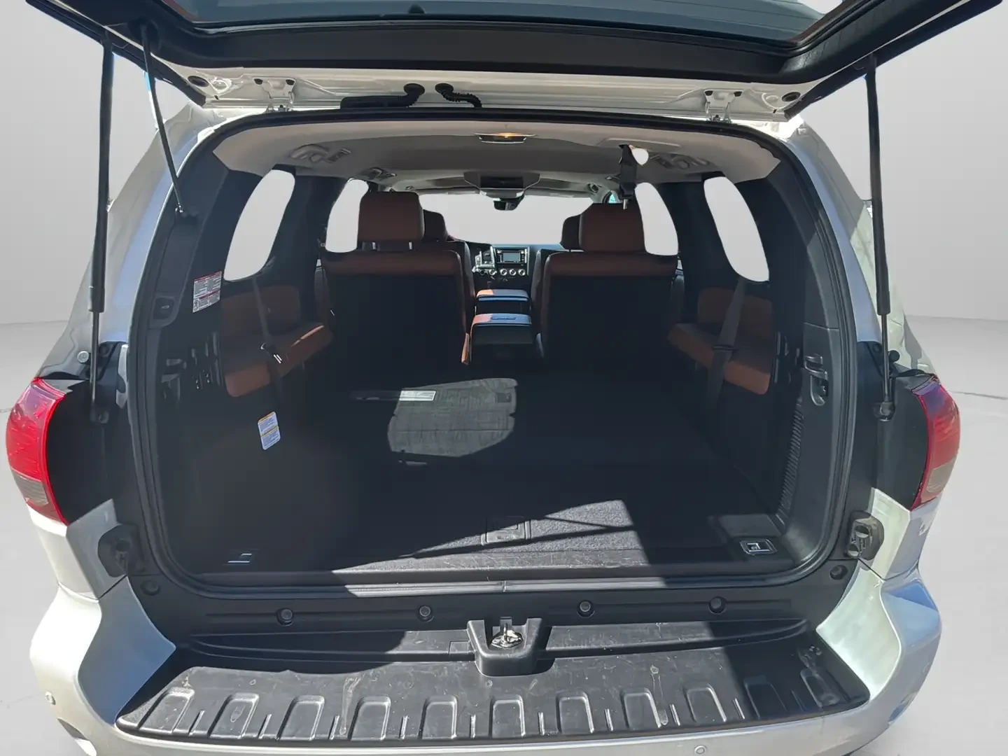 Toyota Sequoia 5.7* V8* PLATINUM* ПОДГРЕВ* ОБДУХВАНЕ* КАМЕРА* JBL, снимка 16 - Автомобили и джипове - 55270440