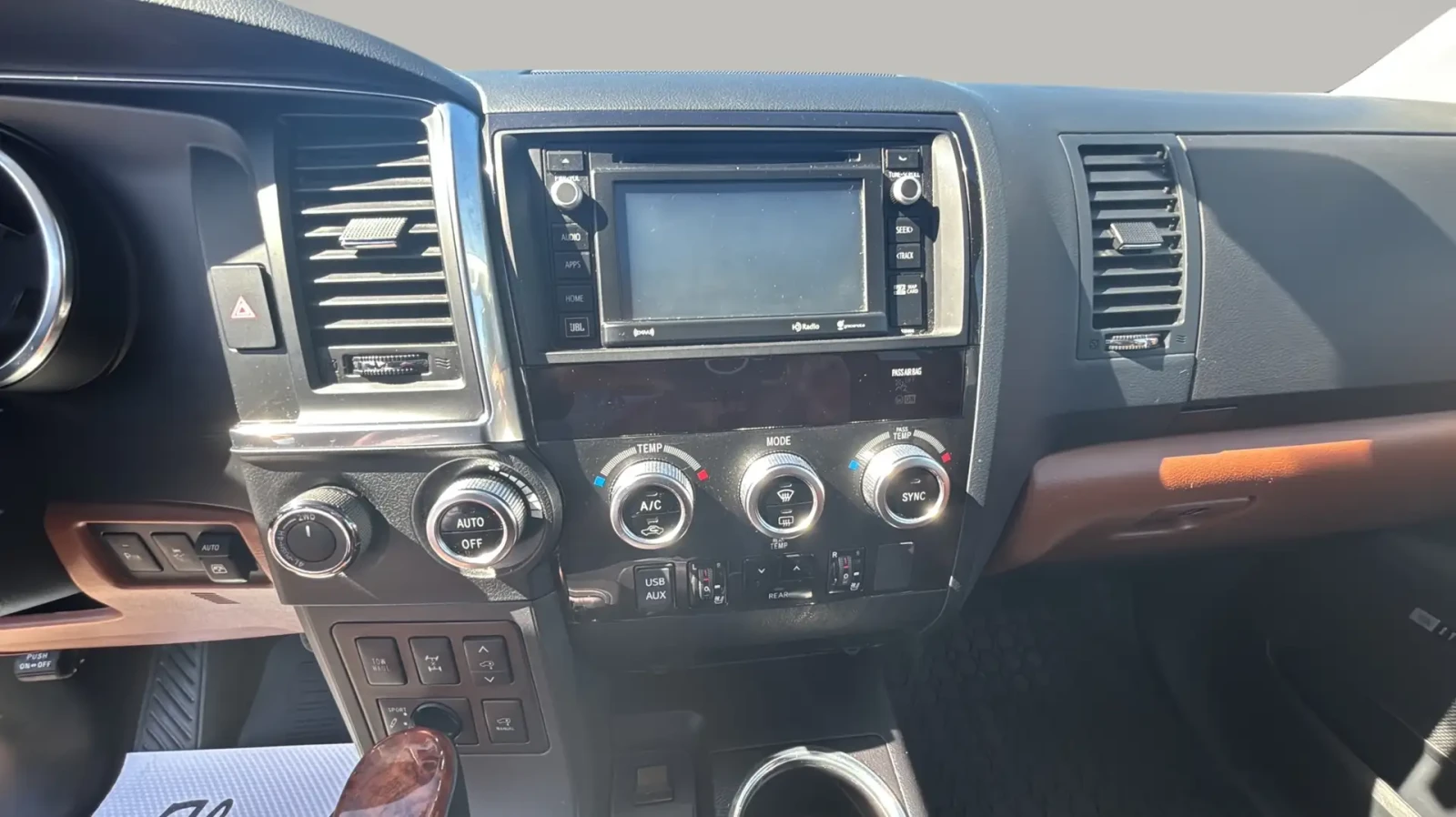 Toyota Sequoia 5.7* V8* PLATINUM* ПОДГРЕВ* ОБДУХВАНЕ* КАМЕРА* JBL, снимка 8 - Автомобили и джипове - 55270440