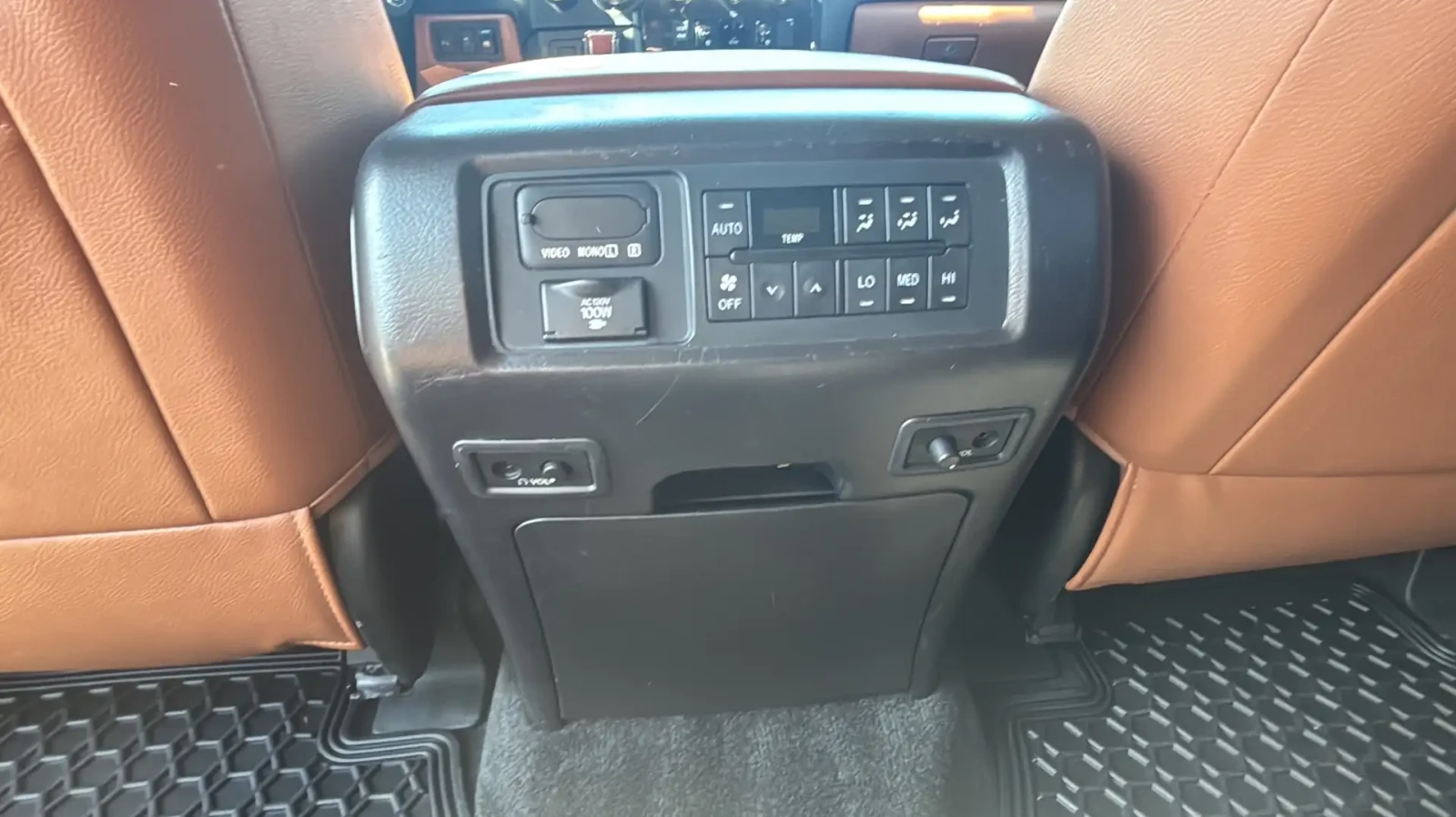 Toyota Sequoia 5.7* V8* PLATINUM* ПОДГРЕВ* ОБДУХВАНЕ* КАМЕРА* JBL, снимка 14 - Автомобили и джипове - 55270440
