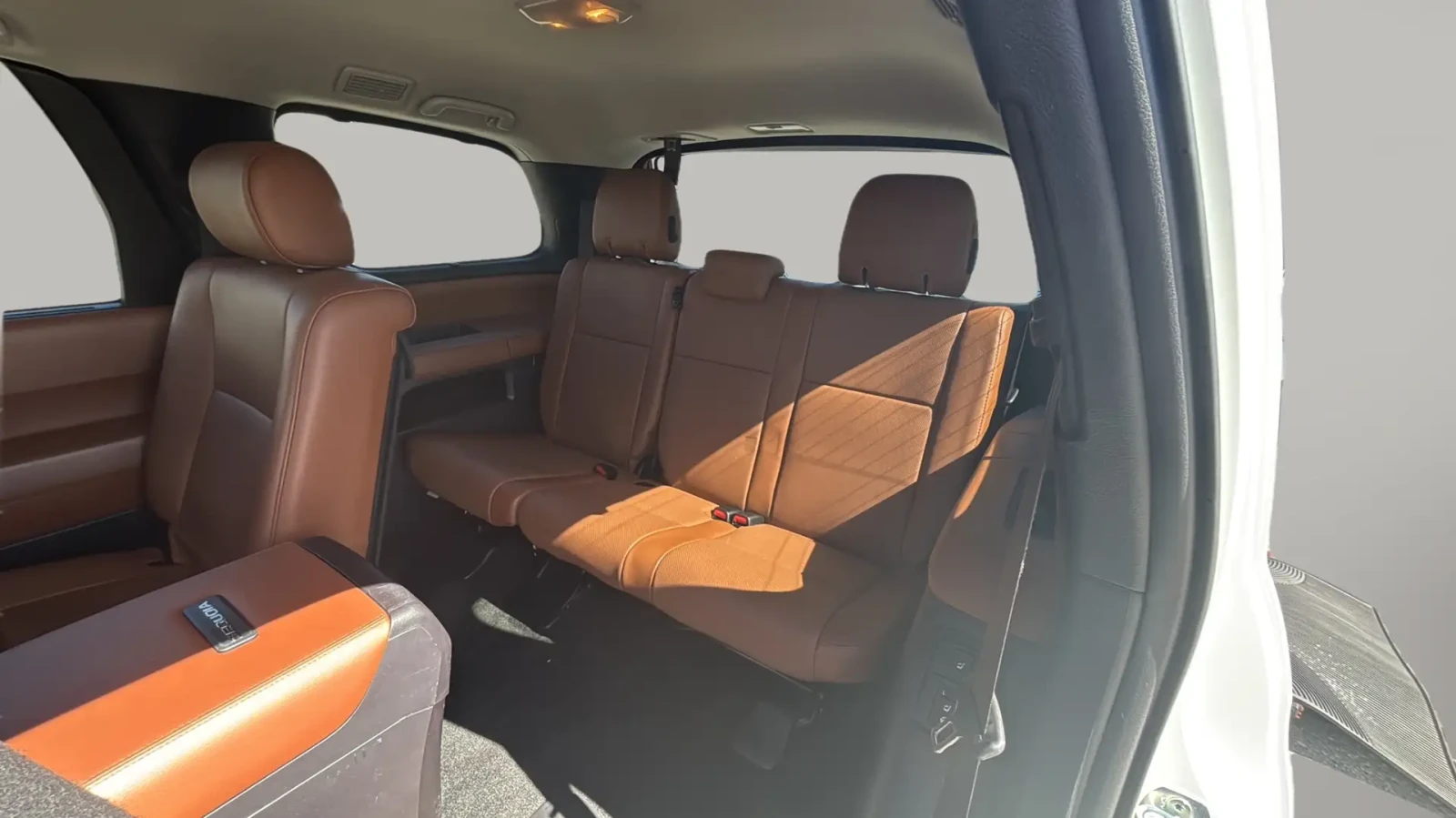 Toyota Sequoia 5.7* V8* PLATINUM* ПОДГРЕВ* ОБДУХВАНЕ* КАМЕРА* JBL, снимка 15 - Автомобили и джипове - 55270440