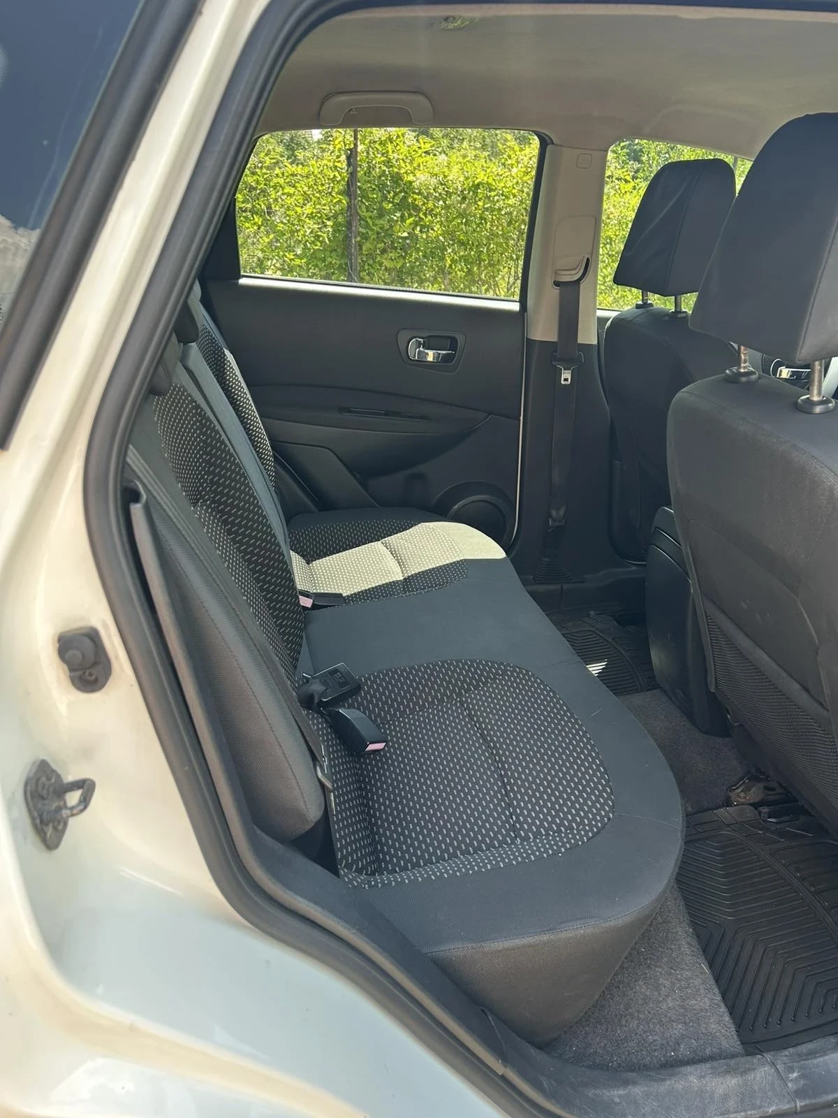 Nissan Qashqai 1.5dci, снимка 7 - Автомобили и джипове - 55618375
