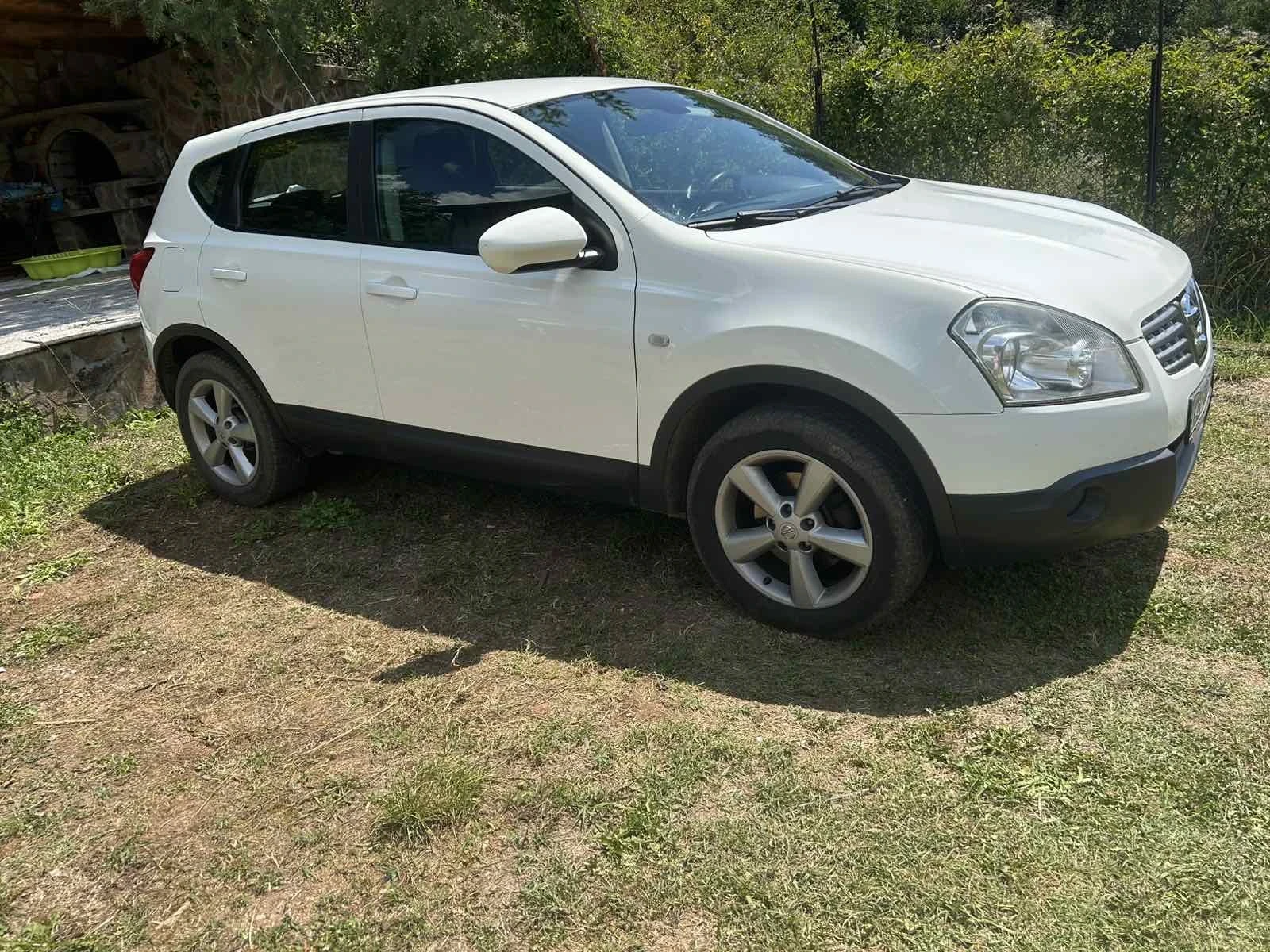 Nissan Qashqai 1.5dci, снимка 2 - Автомобили и джипове - 55618375