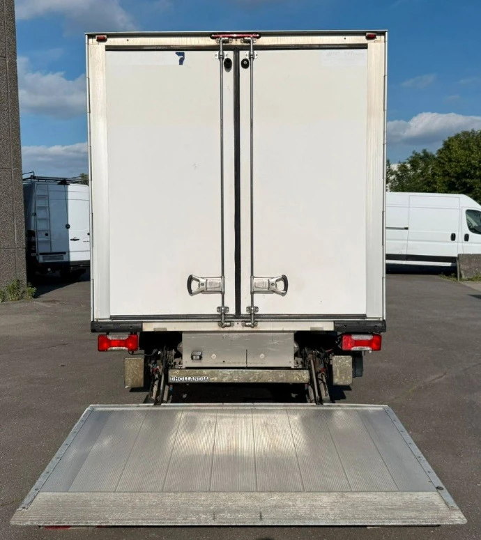 Iveco 35c18 3.0* HI-MATIC* ХЛАДИЛЕН-32* БОРД+ ВРАТИ* ТОК* КЛИМ, снимка 6 - Бусове и автобуси - 54693814