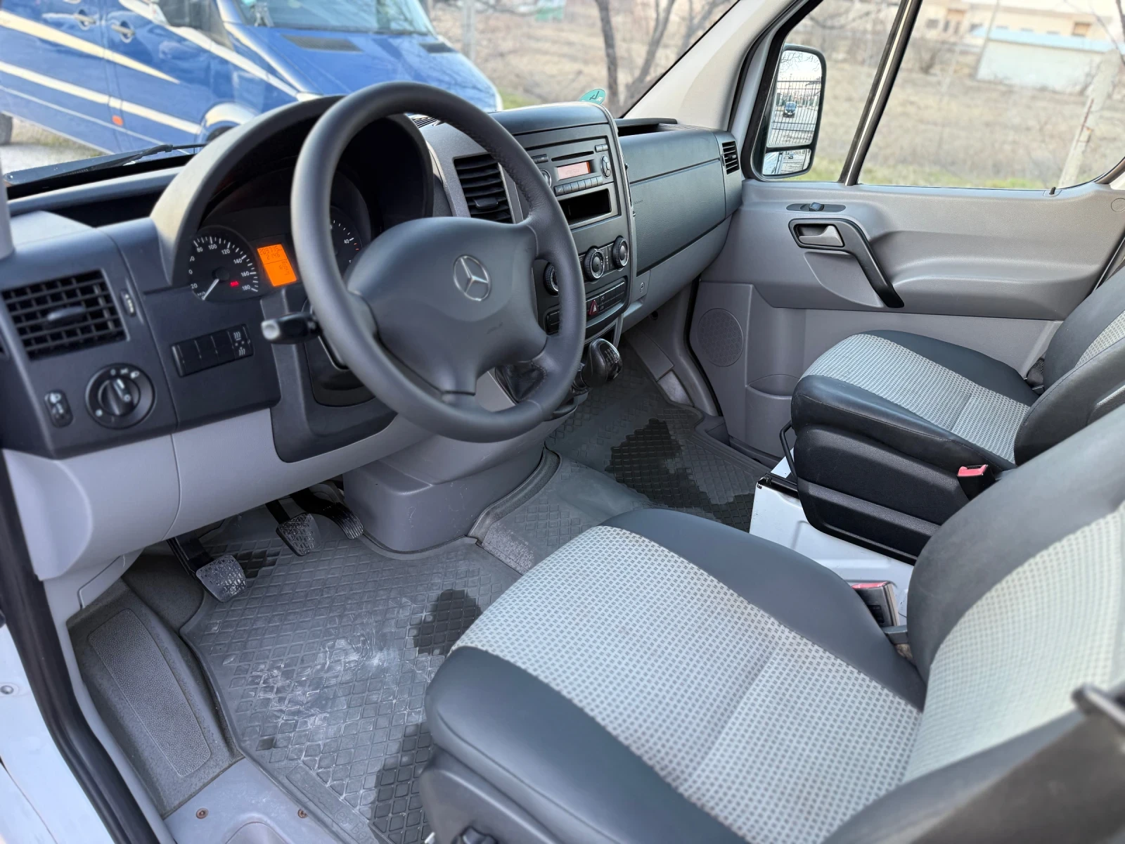 Mercedes-Benz Sprinter 315 8+ 1 КЛИМАТИК ПЕЧКА, снимка 4 - Бусове и автобуси - 53750906