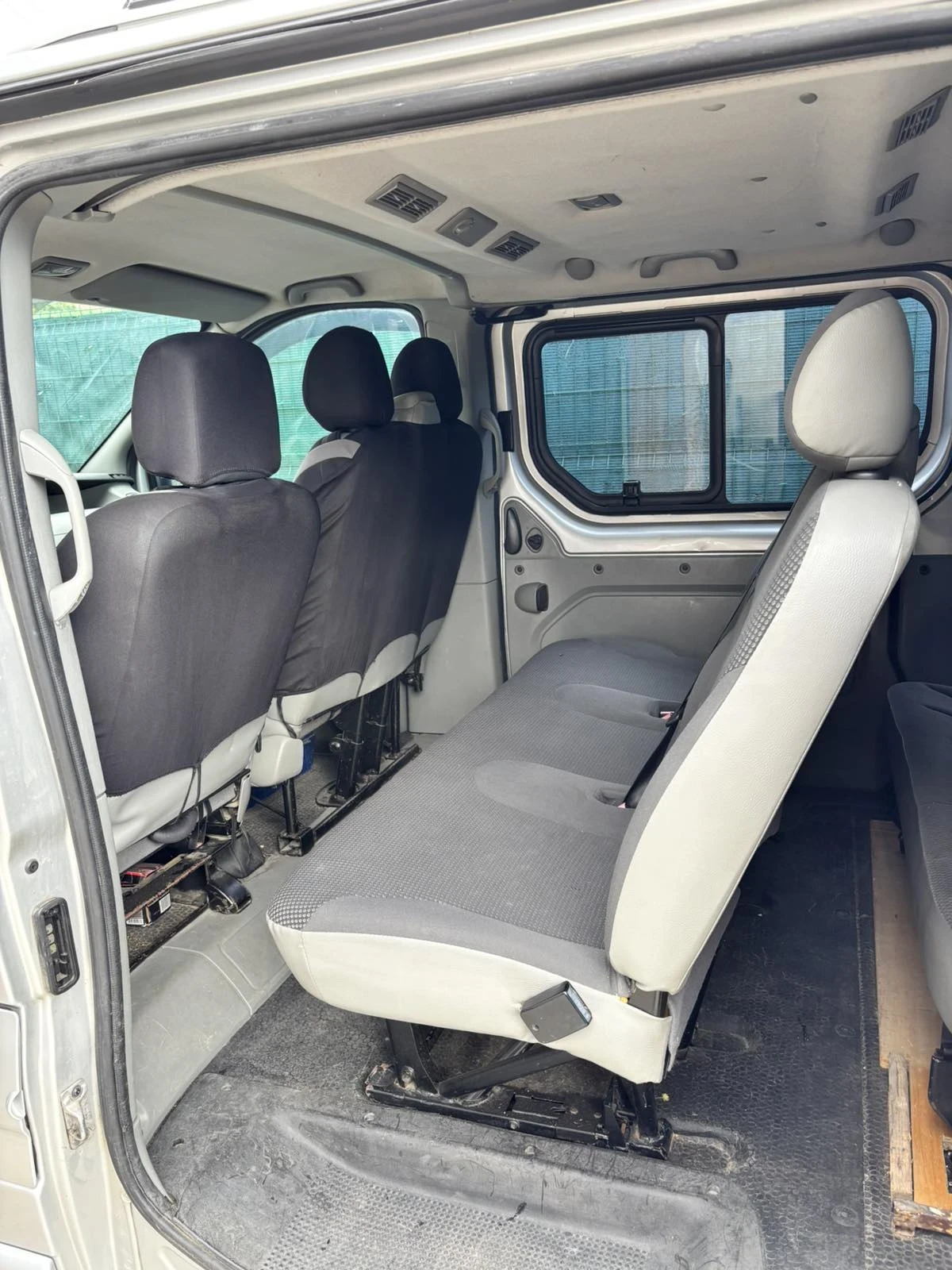 Opel Vivaro 2.5, снимка 13 - Бусове и автобуси - 56103188