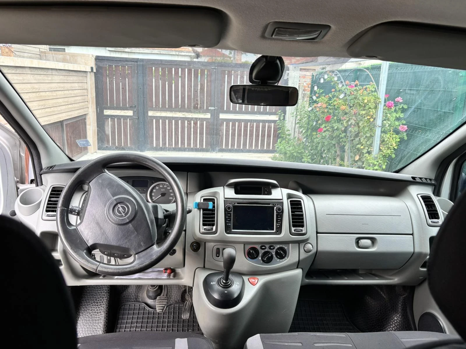 Opel Vivaro 2.5, снимка 8 - Бусове и автобуси - 56103188