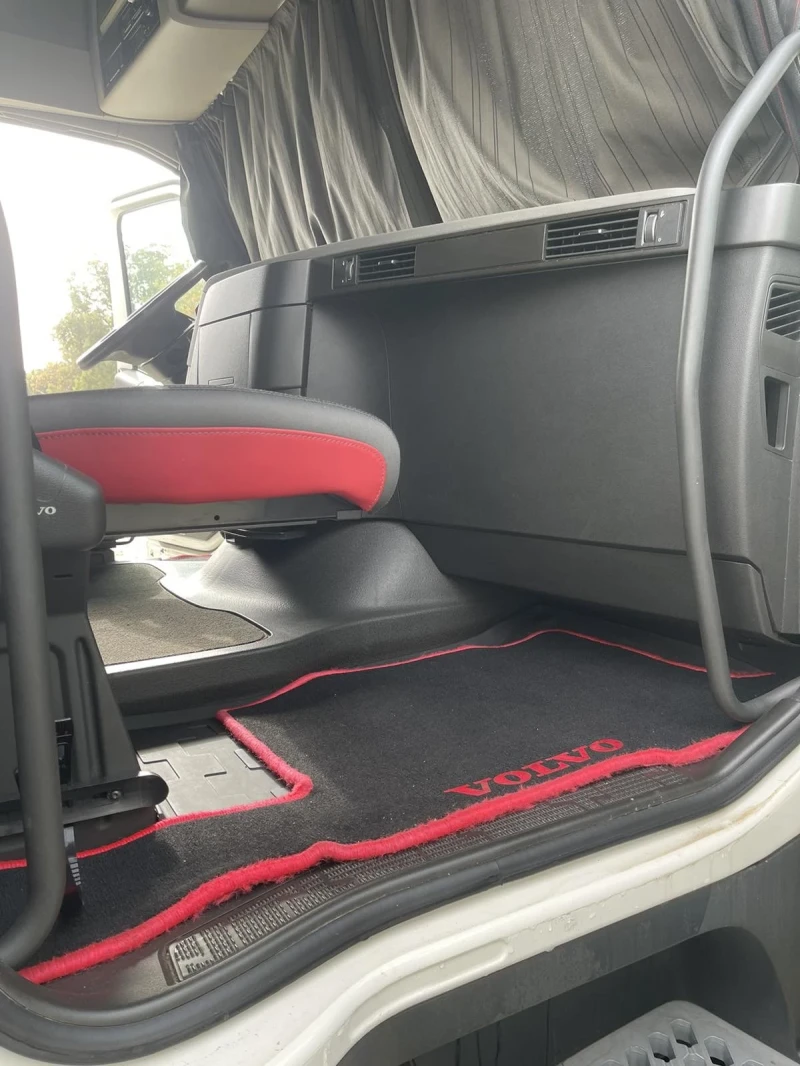 Volvo Fh МЕГА, снимка 11 - Камиони - 49230809