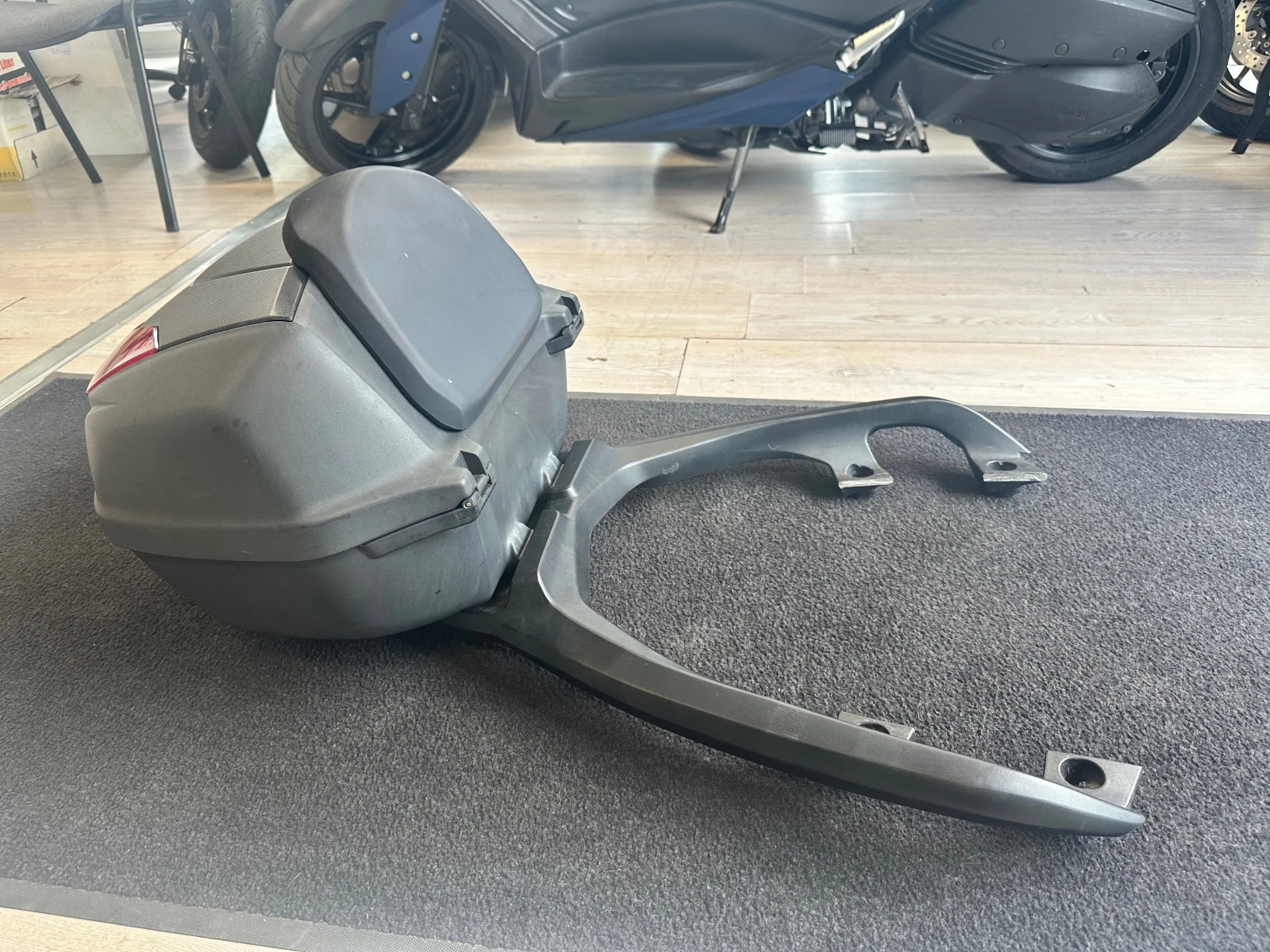 Yamaha X-max стойка + куфар, снимка 11 - Мотоциклети и мототехника - 55122418