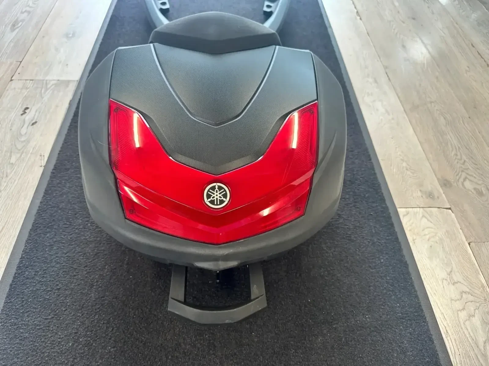 Yamaha X-max стойка + куфар, снимка 4 - Мотоциклети и мототехника - 55122418