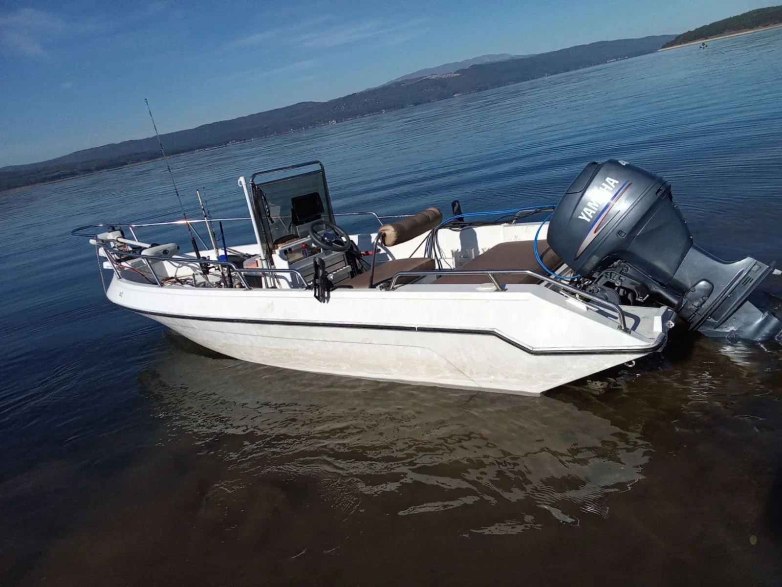 Лодка Acquaviva 4.7Open/40hp Yamaha/Регистриран колесар - изображение 7