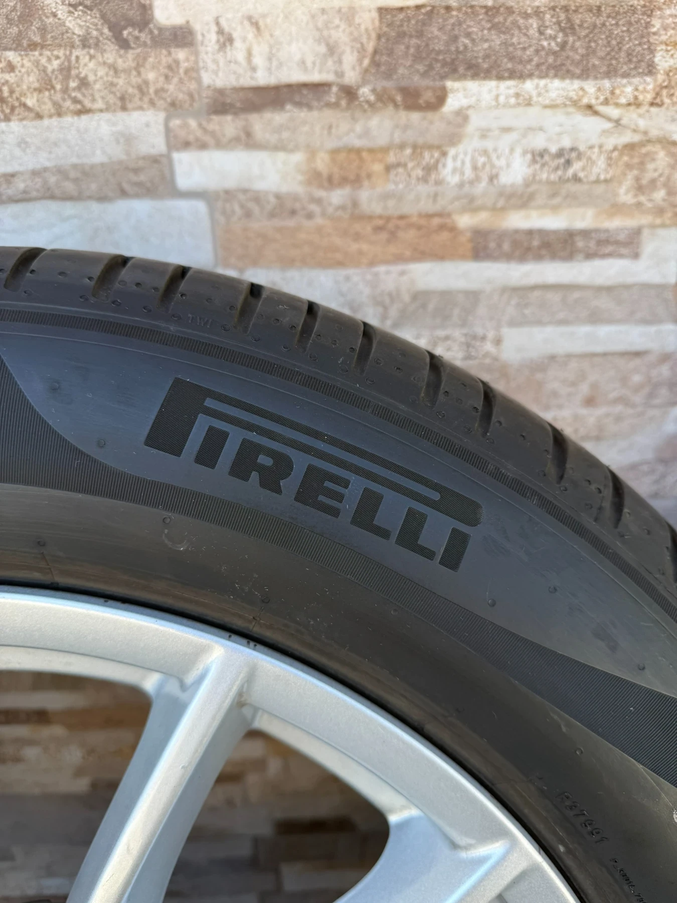 Гуми с джанти Pirelli 225/60R18, снимка 2 - Гуми и джанти - 55651403