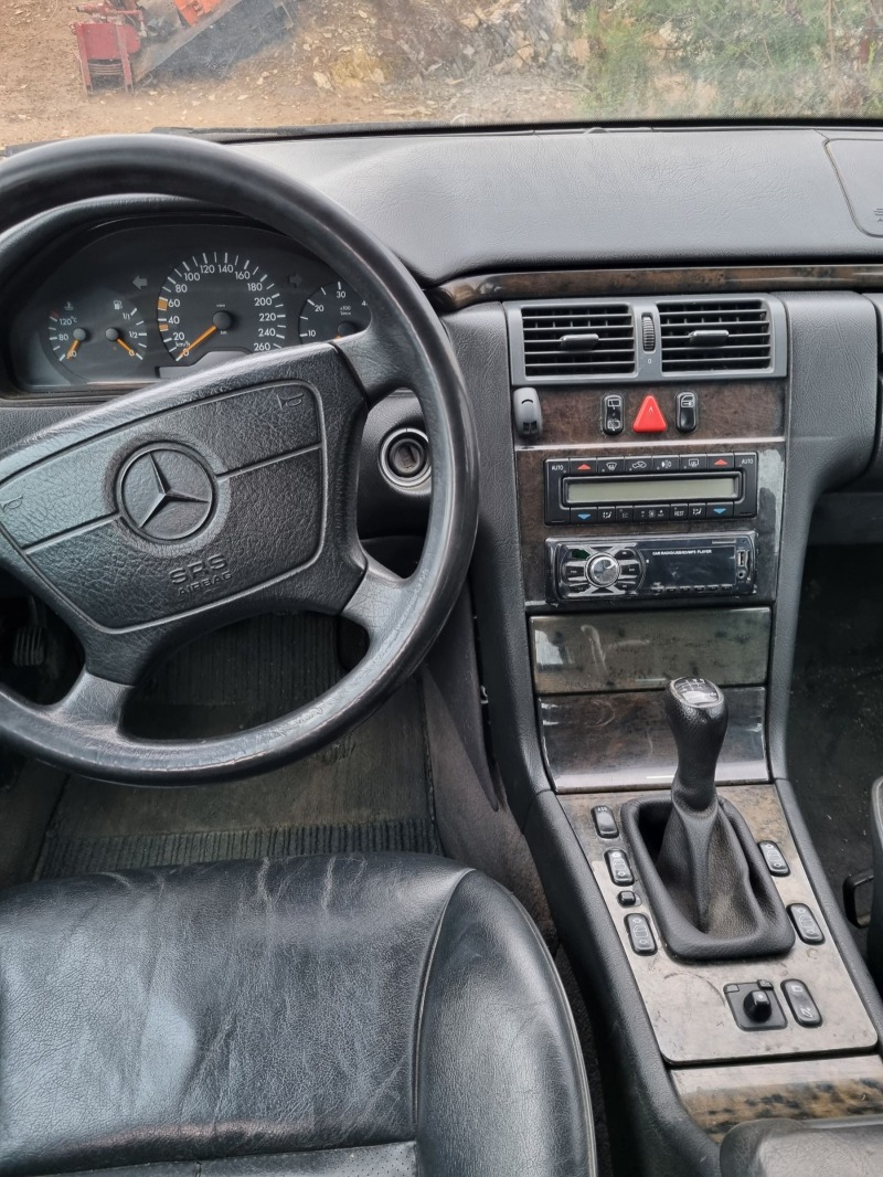Mercedes-Benz E 250 Комби, снимка 11 - Автомобили и джипове - 46332842