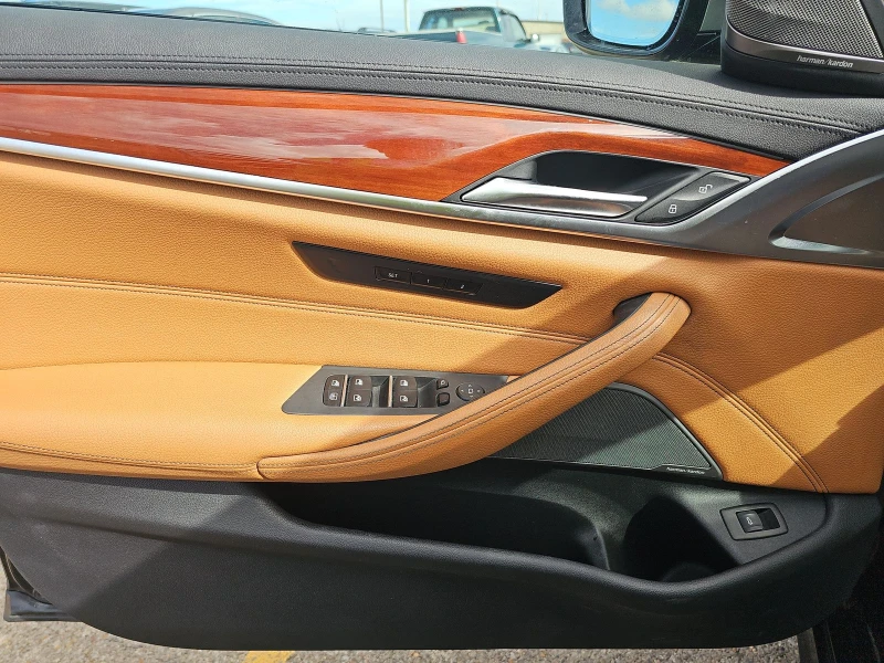 BMW 550 * M* XDRIVE* MEMORY* PANO* PODGREV, снимка 9 - Автомобили и джипове - 52326879