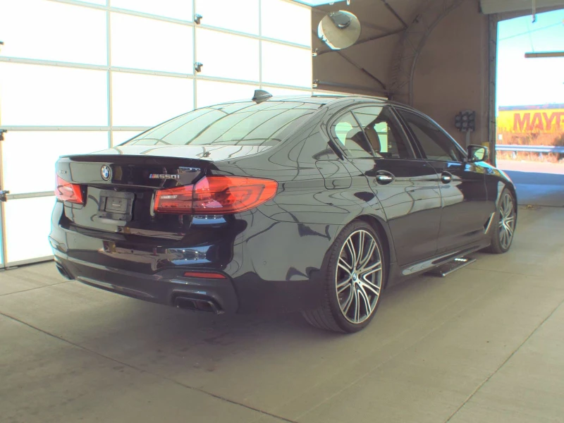 BMW 550 * M* XDRIVE* MEMORY* PANO* PODGREV, снимка 4 - Автомобили и джипове - 52326879