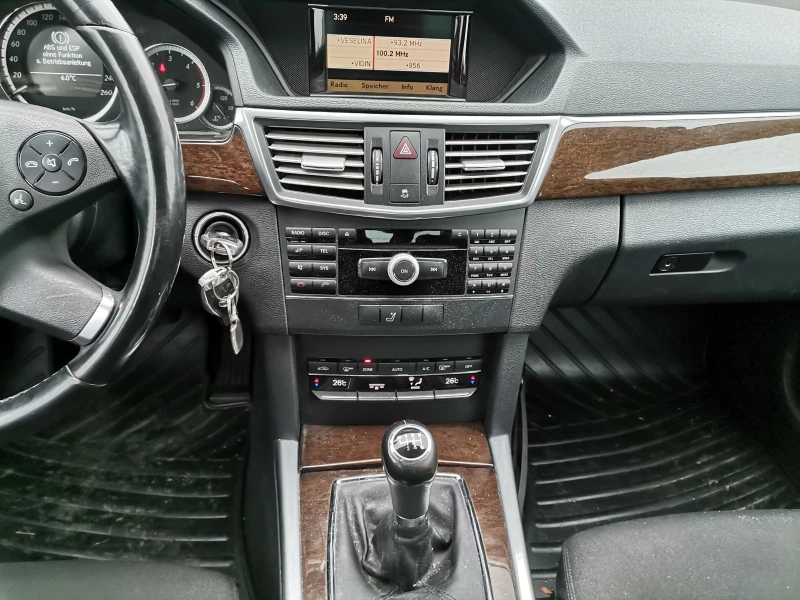 Mercedes-Benz E 220, снимка 12 - Автомобили и джипове - 52707085