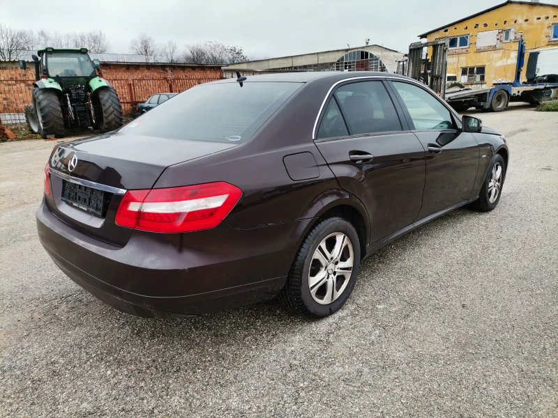 Mercedes-Benz E 220, снимка 8 - Автомобили и джипове - 52707085