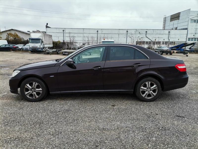 Mercedes-Benz E 220, снимка 5 - Автомобили и джипове - 52707085