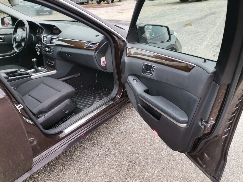 Mercedes-Benz E 220, снимка 16 - Автомобили и джипове - 52707085