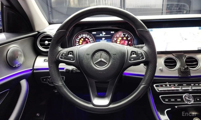 Mercedes-Benz E 200, снимка 13 - Автомобили и джипове - 53173320