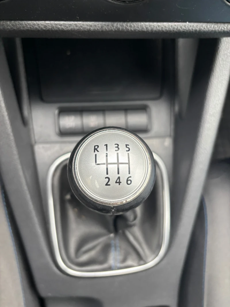 VW Golf, снимка 5 - Автомобили и джипове - 53176050