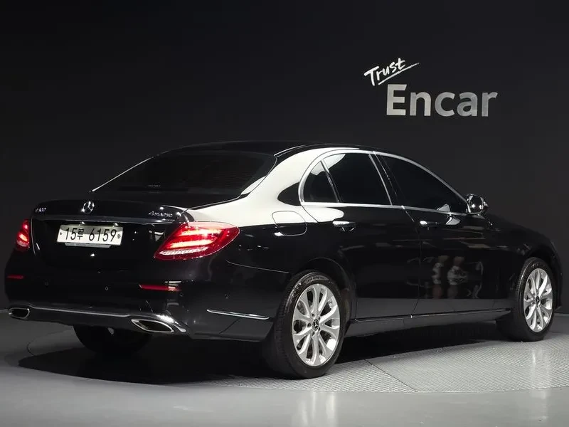 Mercedes-Benz E 300 4MATIC EXCLUSIVE STANDARD, снимка 2 - Автомобили и джипове - 55100976