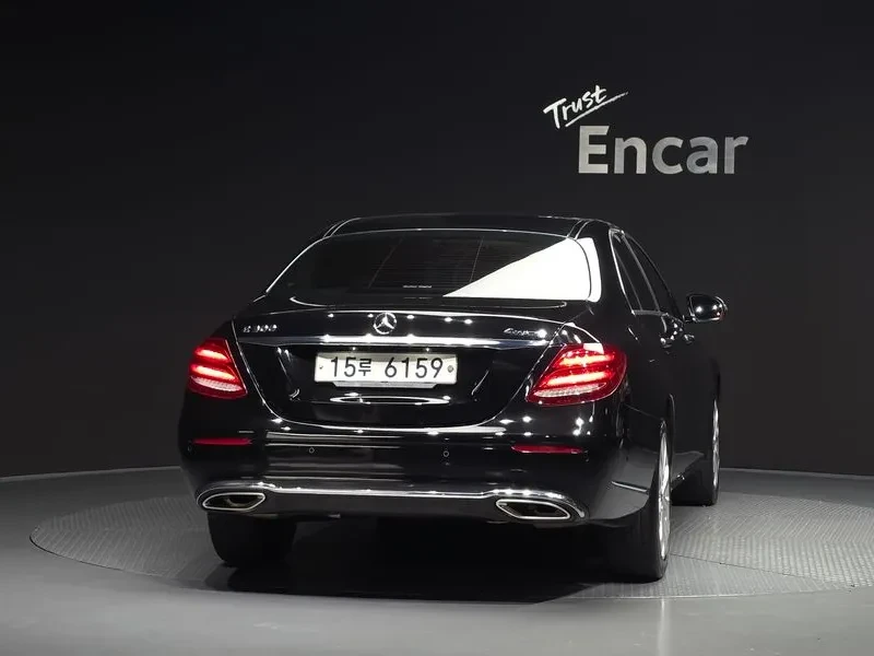 Mercedes-Benz E 300 4MATIC EXCLUSIVE STANDARD, снимка 4 - Автомобили и джипове - 55100976