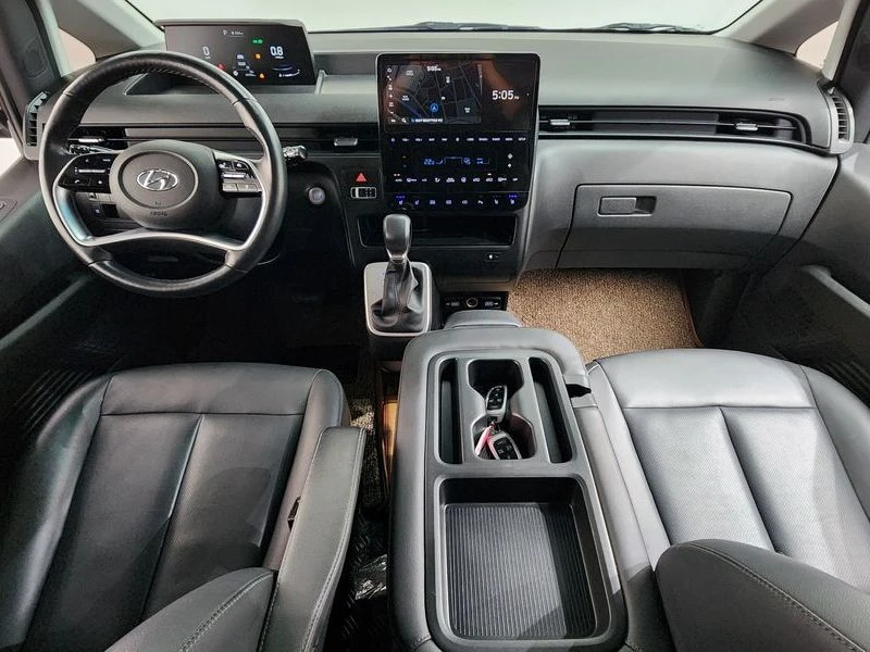 Hyundai Staria 2.2 Automatic, снимка 7 - Автомобили и джипове - 55949859