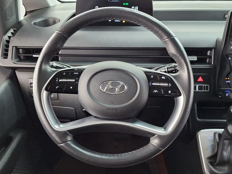Hyundai Staria 2.2 Automatic, снимка 12 - Автомобили и джипове - 55949859