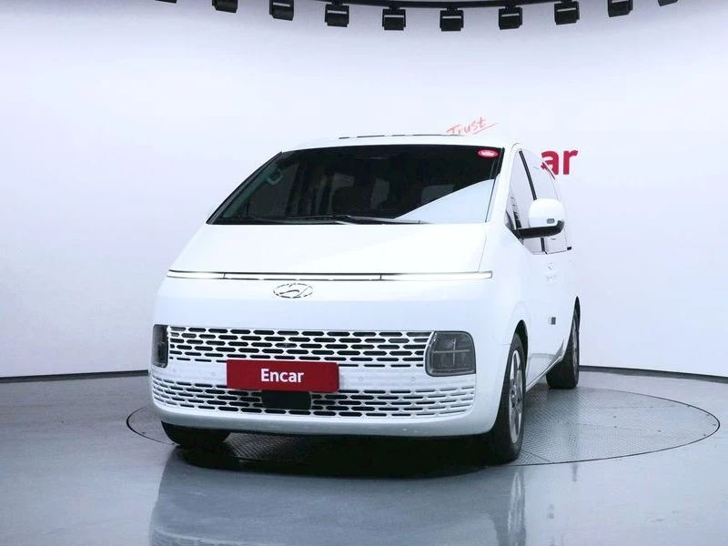 Hyundai Staria 2.2 Automatic, снимка 3 - Автомобили и джипове - 55949859