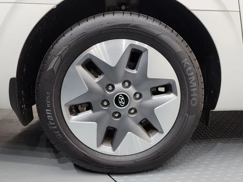 Hyundai Staria 2.2 Automatic, снимка 5 - Автомобили и джипове - 55949859