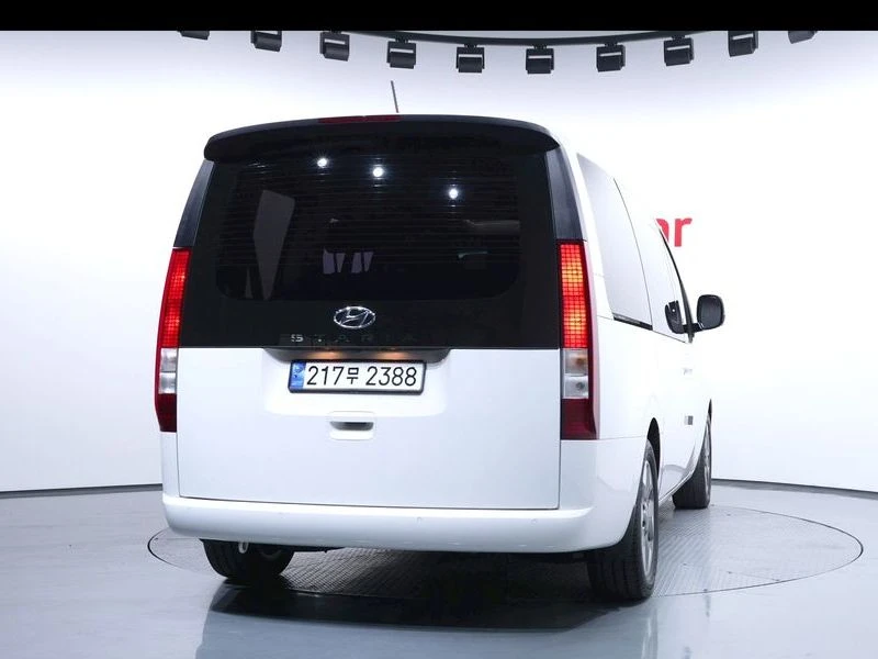 Hyundai Staria 2.2 Automatic, снимка 4 - Автомобили и джипове - 55949859