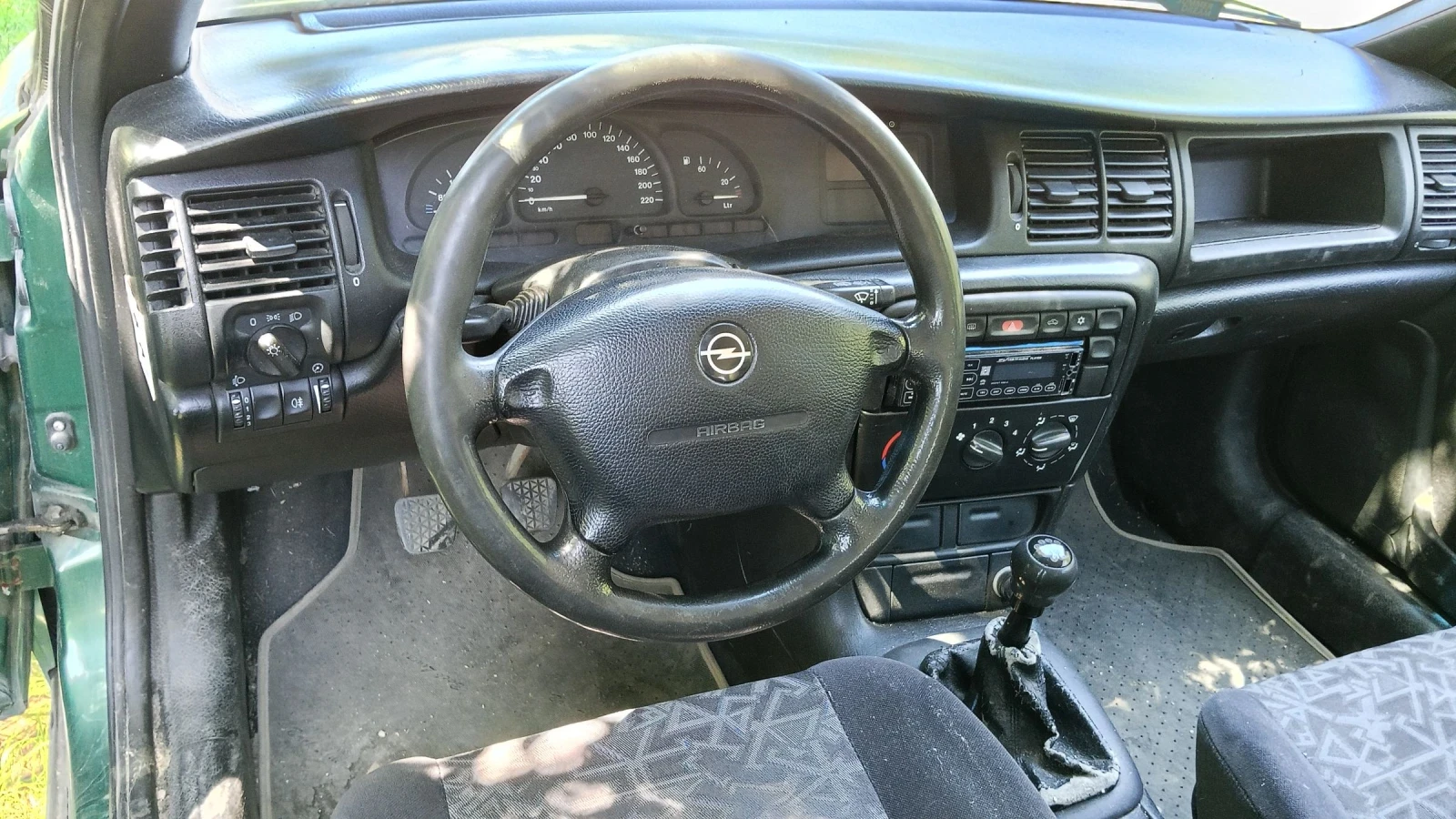 Opel Vectra 1.6i* Климатик*  - изображение 10