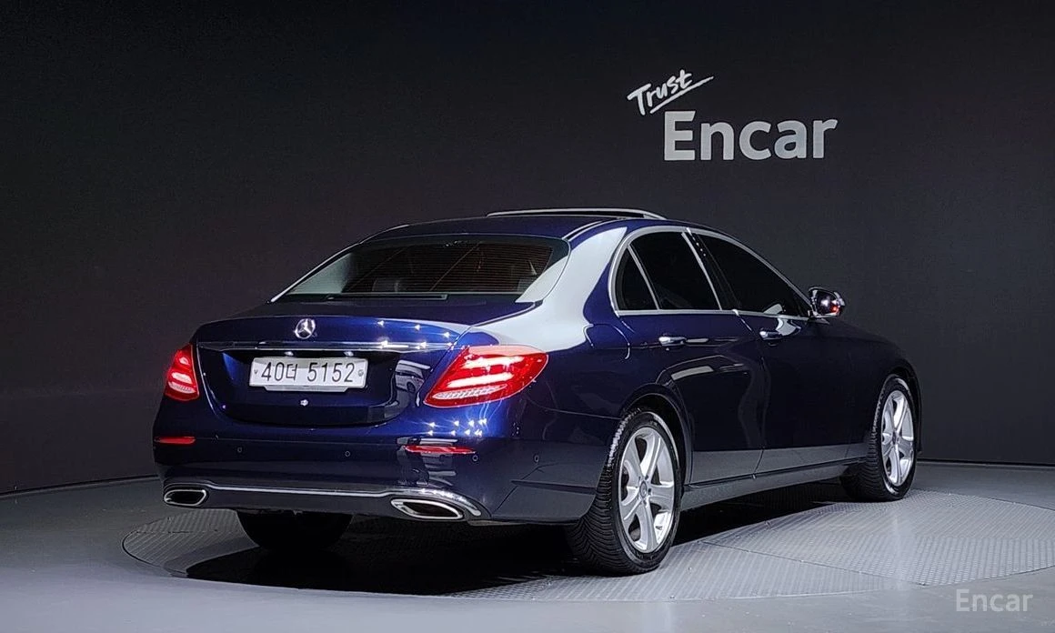 Mercedes-Benz E 200  - изображение 2