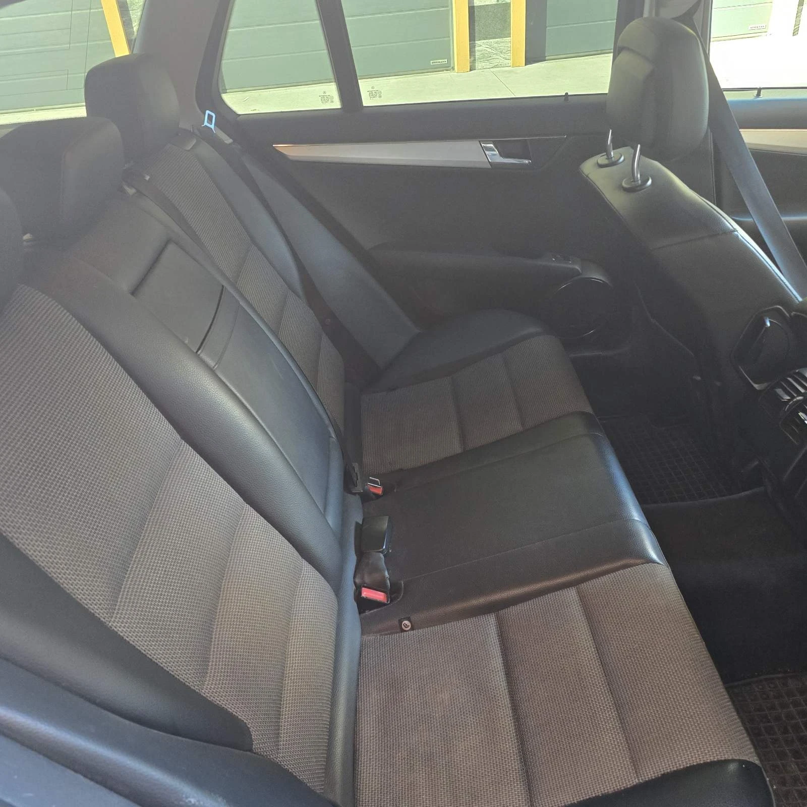 Mercedes-Benz C 220, снимка 10 - Автомобили и джипове - 53835399