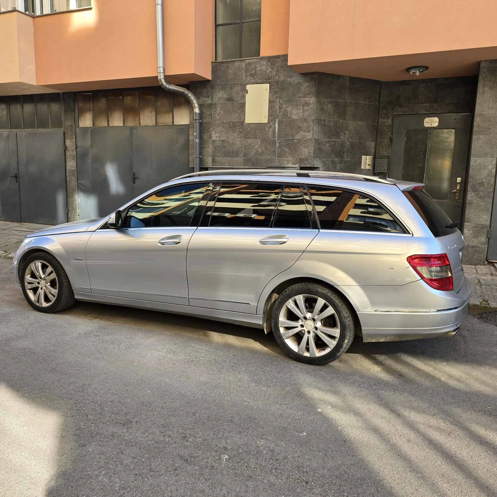 Mercedes-Benz C 220, снимка 7 - Автомобили и джипове - 53835399