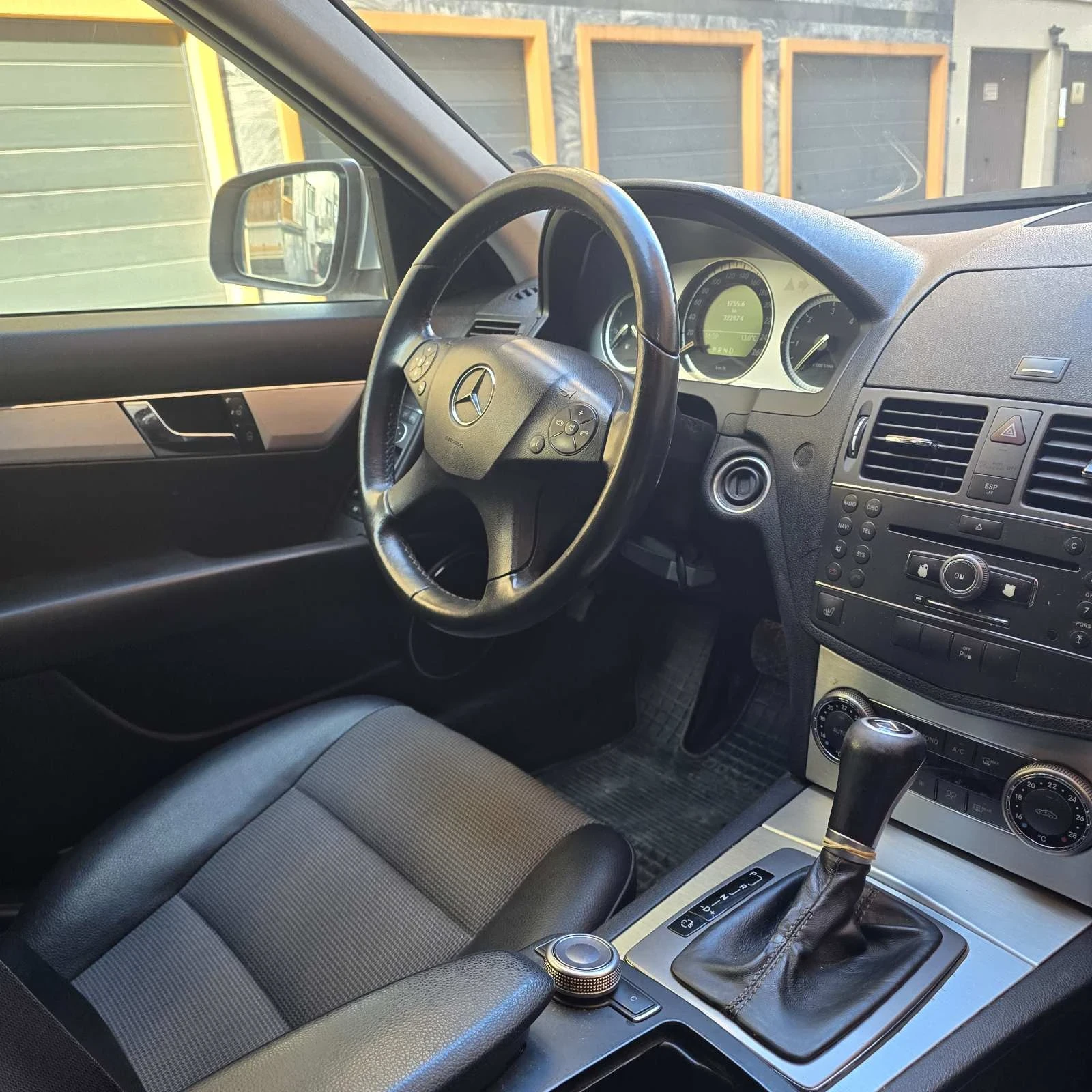 Mercedes-Benz C 220, снимка 8 - Автомобили и джипове - 53835399