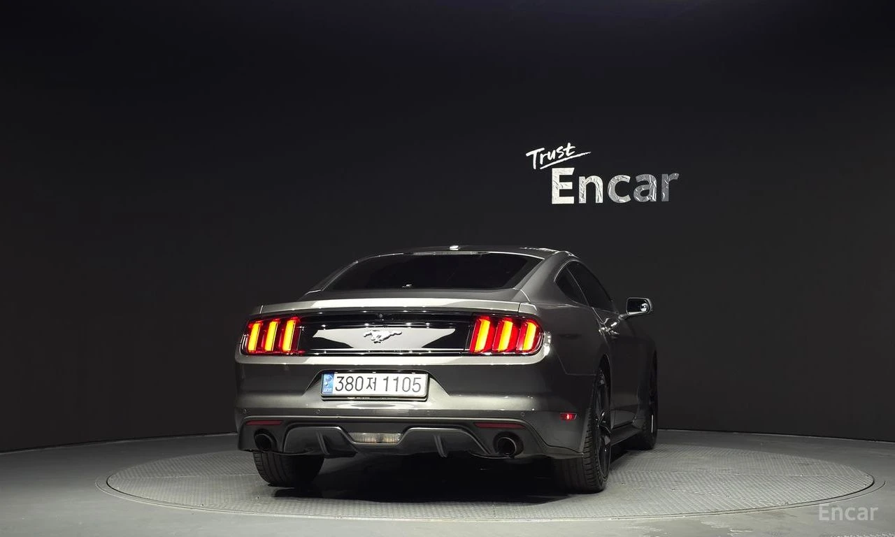 Ford Mustang 2.3* LIMITED* ПОДГРЕВ* ОБДУХВАНЕ* КАМЕРА* КЕЙЛЕС* , снимка 4 - Автомобили и джипове - 54700045