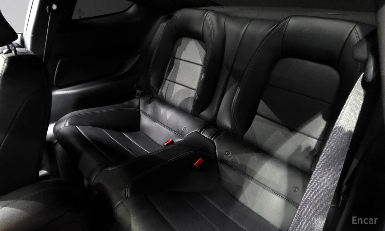 Ford Mustang 2.3* LIMITED* ПОДГРЕВ* ОБДУХВАНЕ* КАМЕРА* КЕЙЛЕС* , снимка 15 - Автомобили и джипове - 54700045