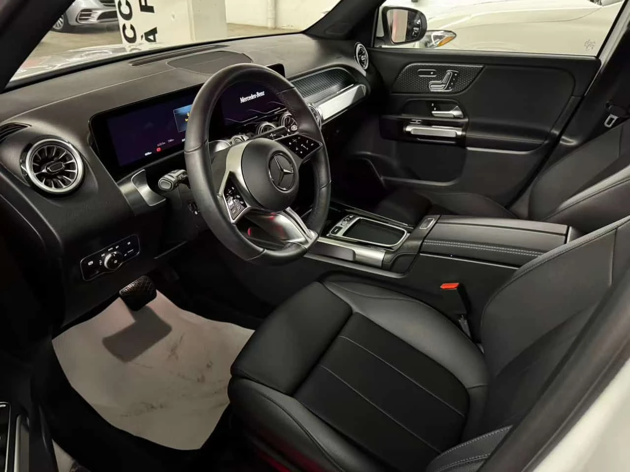 Mercedes-Benz EQB * 300 * CARFAX * 360 * 7 МЕСТА, снимка 4 - Автомобили и джипове - 54948888