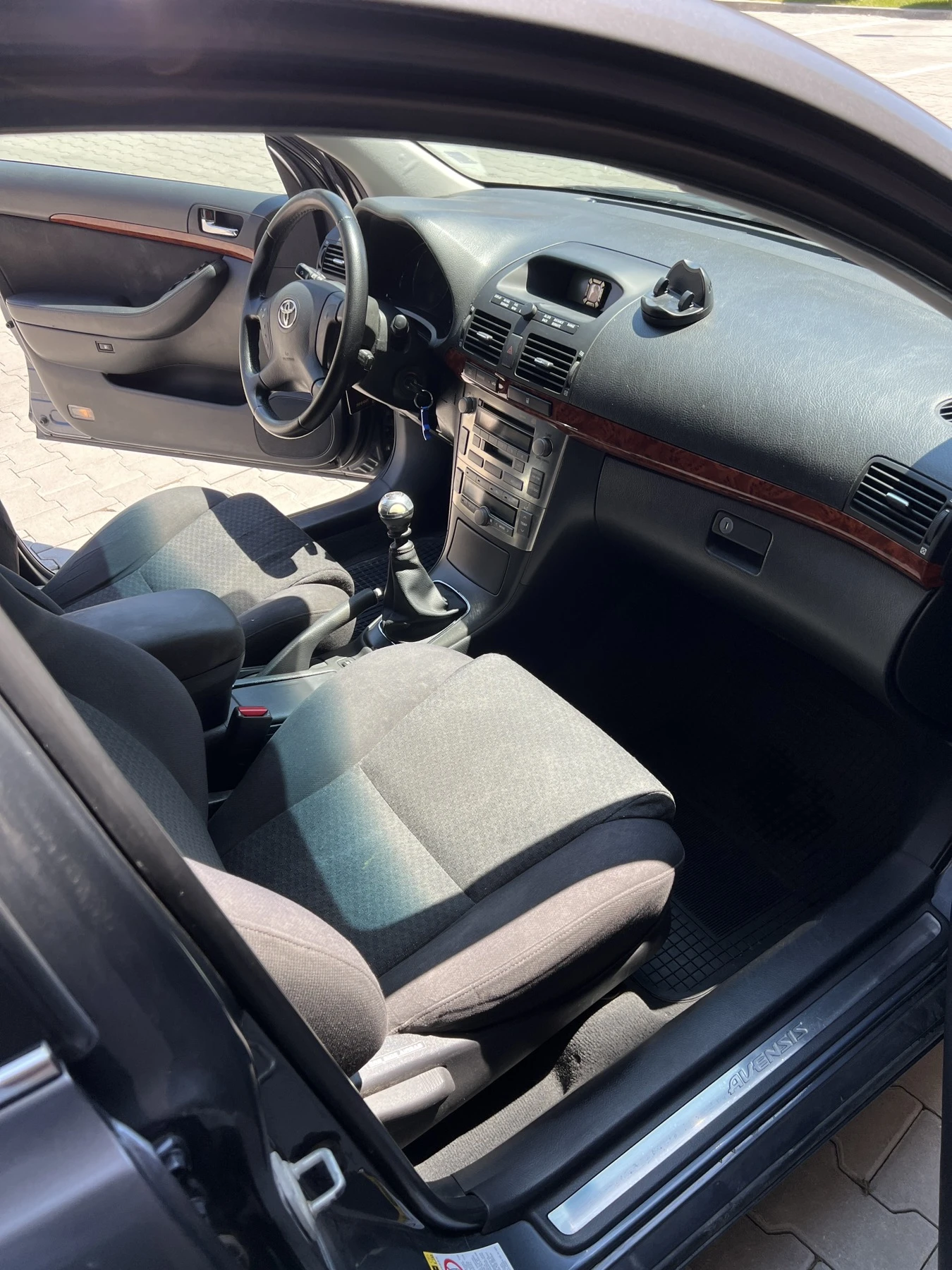 Toyota Avensis 2.2 D-CAT, снимка 11 - Автомобили и джипове - 55265203