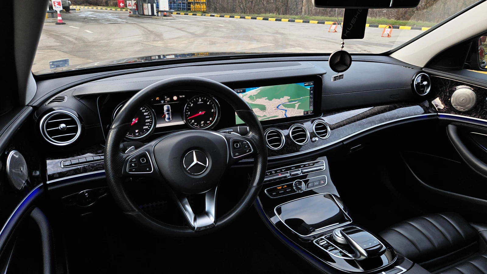 Mercedes-Benz E 350 AMG OPTIC/BURMASTER/9G/FULL LED, снимка 11 - Автомобили и джипове - 55426128