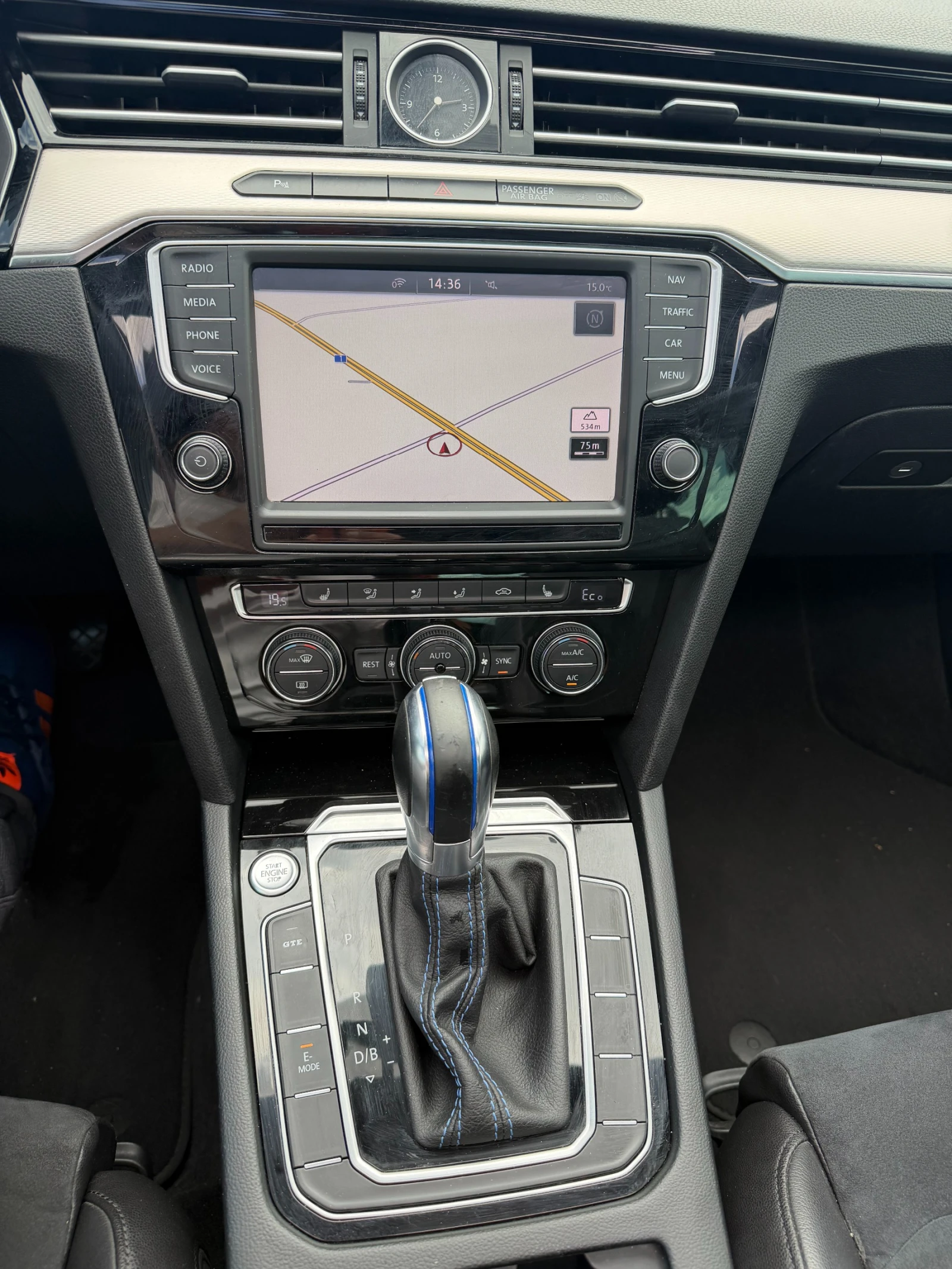 VW Passat 1.4TGE PLUG IN HYBRID AVTOMAT/KOJA/PANORAMA/KAMERA, снимка 15 - Автомобили и джипове - 55446874