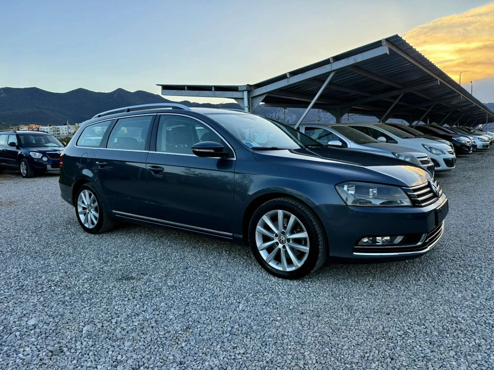 VW Passat 2.0TDI AVTOMAT HighLine КОЖА НАВИ, снимка 4 - Автомобили и джипове - 55941480