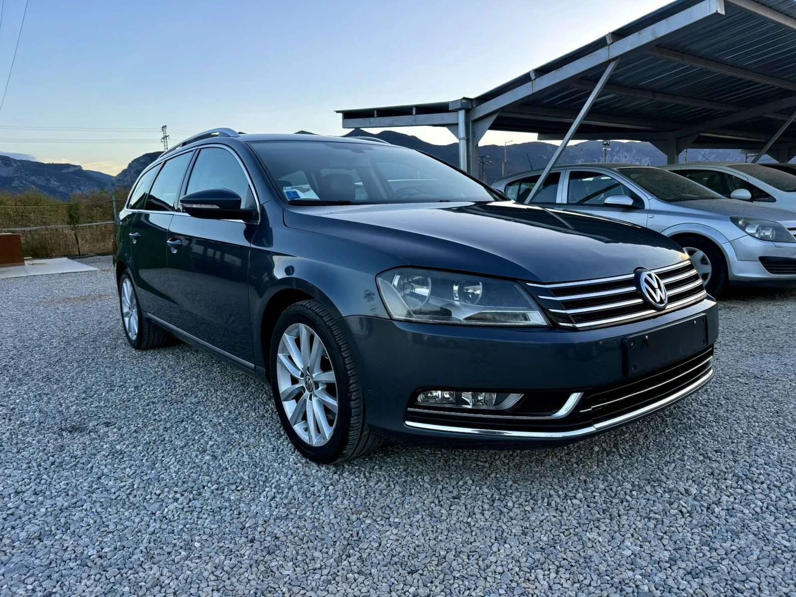 VW Passat 2.0TDI AVTOMAT HighLine КОЖА НАВИ, снимка 3 - Автомобили и джипове - 55941480