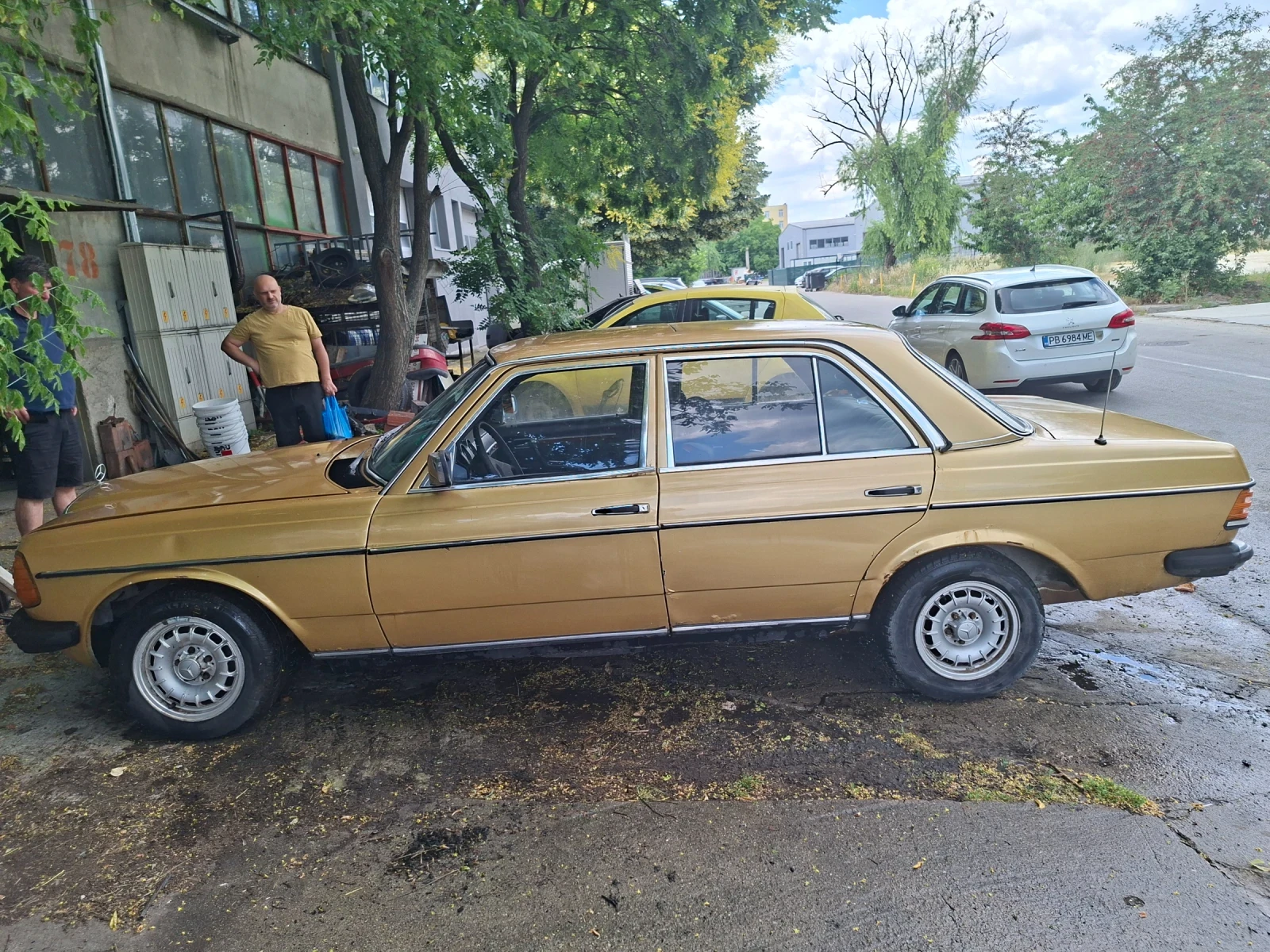 Mercedes-Benz 123, снимка 2 - Автомобили и джипове - 56004945